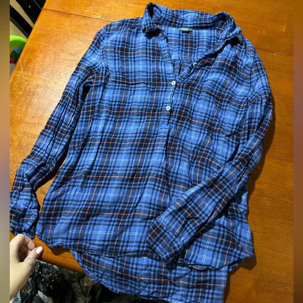Arie size Small. Polo shirt